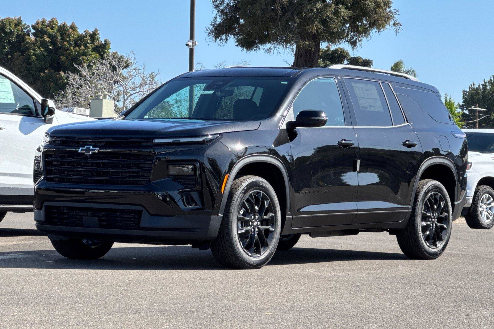 New 2026 Chevrolet Traverse LT w/ Midnight/Sport Edition FWD image 9