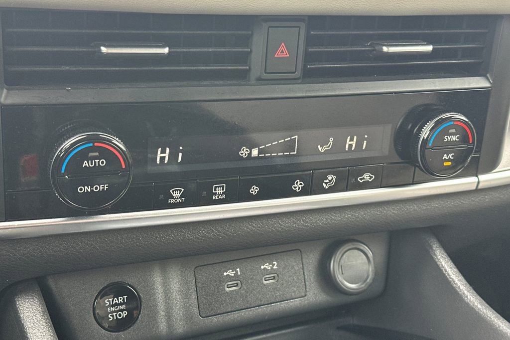 Used 2025 Nissan Rogue SV image 21