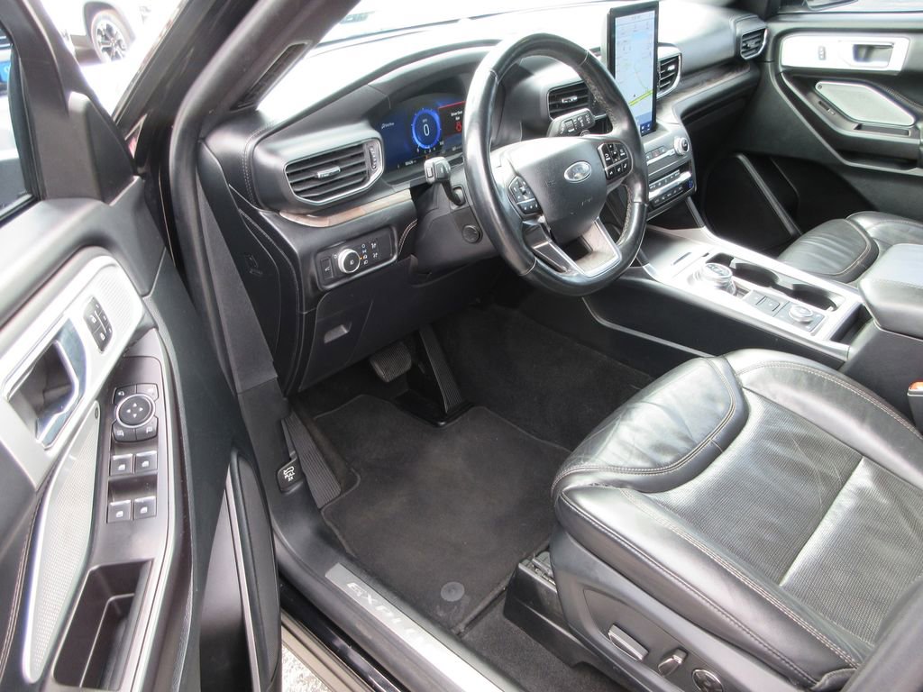 Used 2020 Ford Explorer Platinum w/ Premium Technology Package AWD/4WD image 15