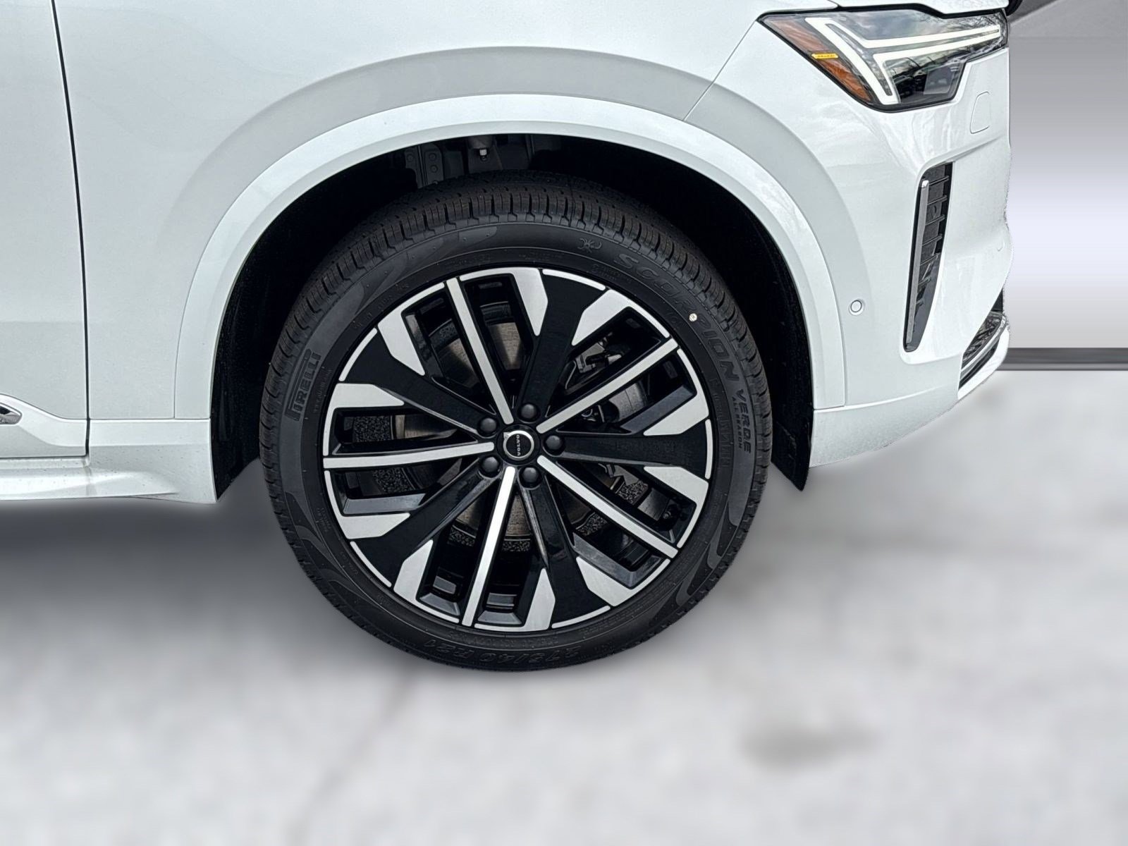 New 2026 Volvo XC90 B6 Ultra w/ Protection Package image 11