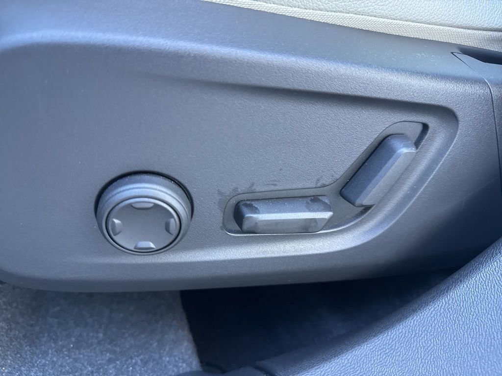 Used 2024 Volvo XC40 B5 Plus w/ Protection Package Premier image 21