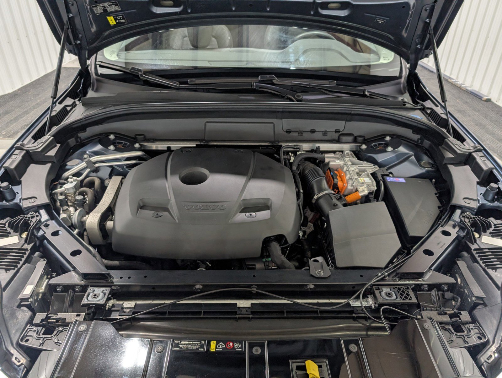 Used 2023 Volvo XC60 T8 Core image 28