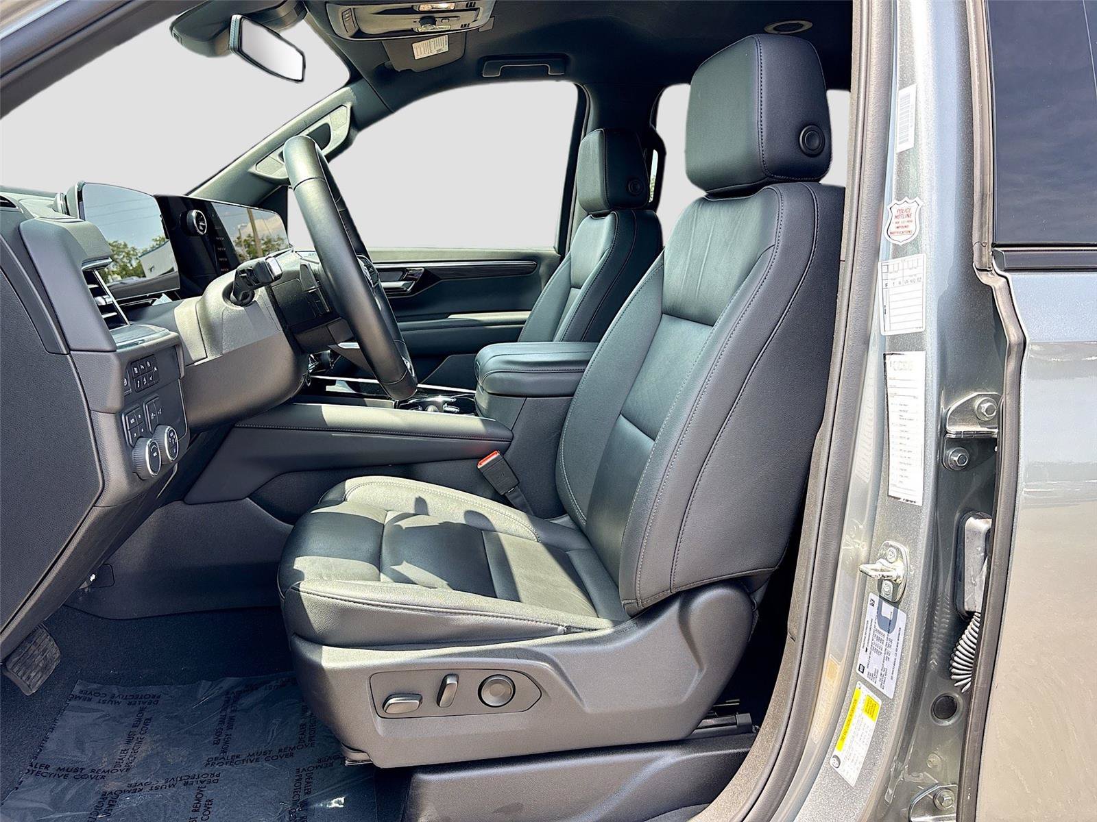 Used 2025 Chevrolet Suburban Z71 AWD/4WD image 21