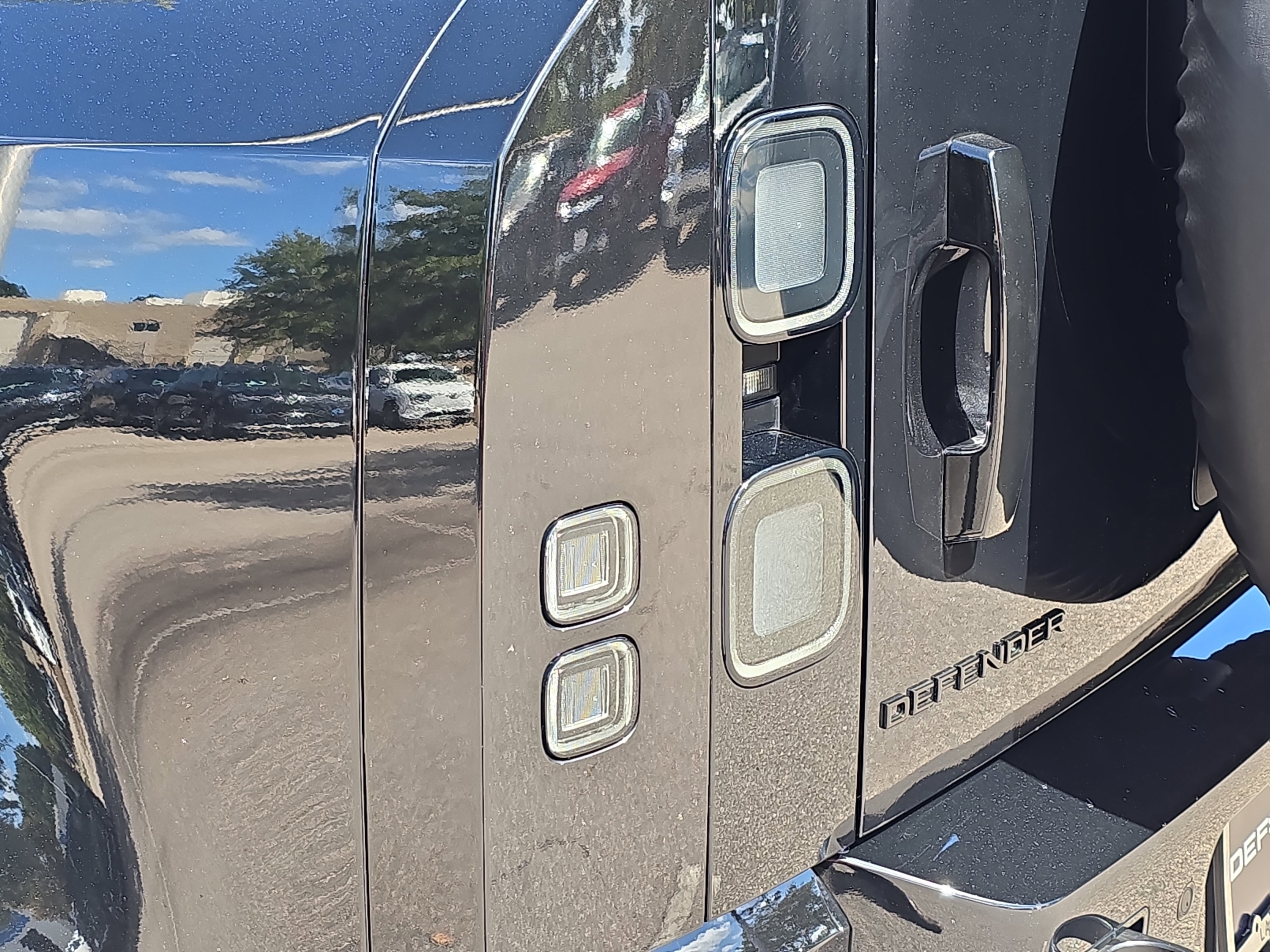 New 2026 Land Rover Defender 110 S image 33