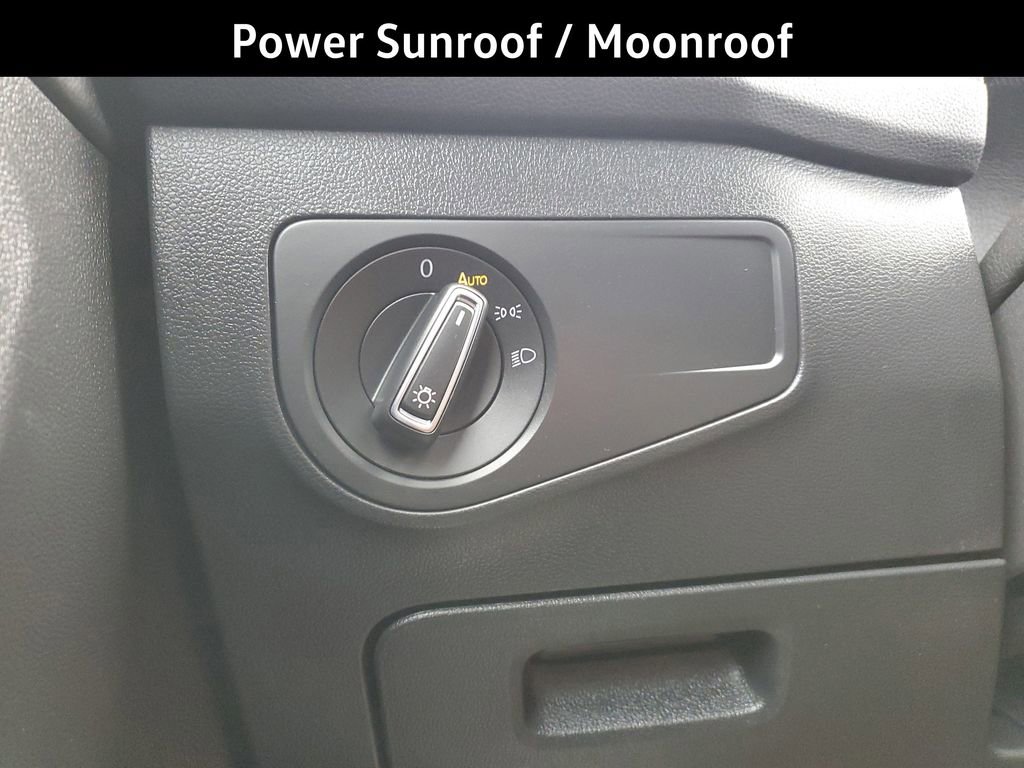 Used 2023 Volkswagen Tiguan SE image 9