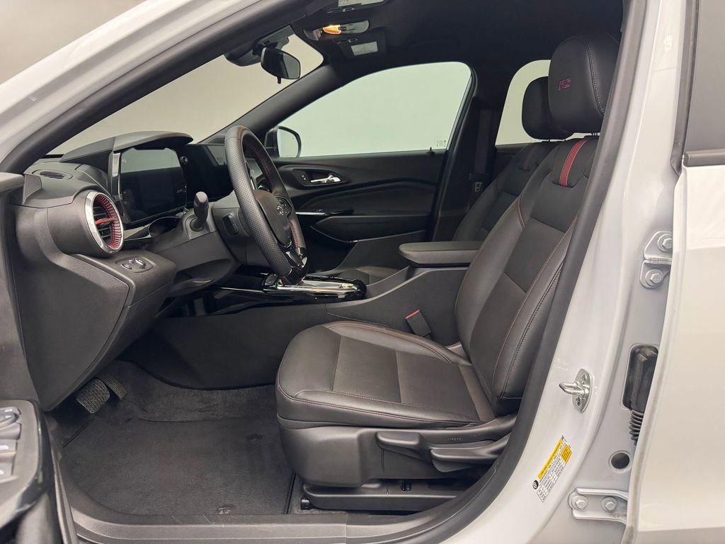 Used 2025 Chevrolet Trax RS w/ Driver Confidence Package image 5