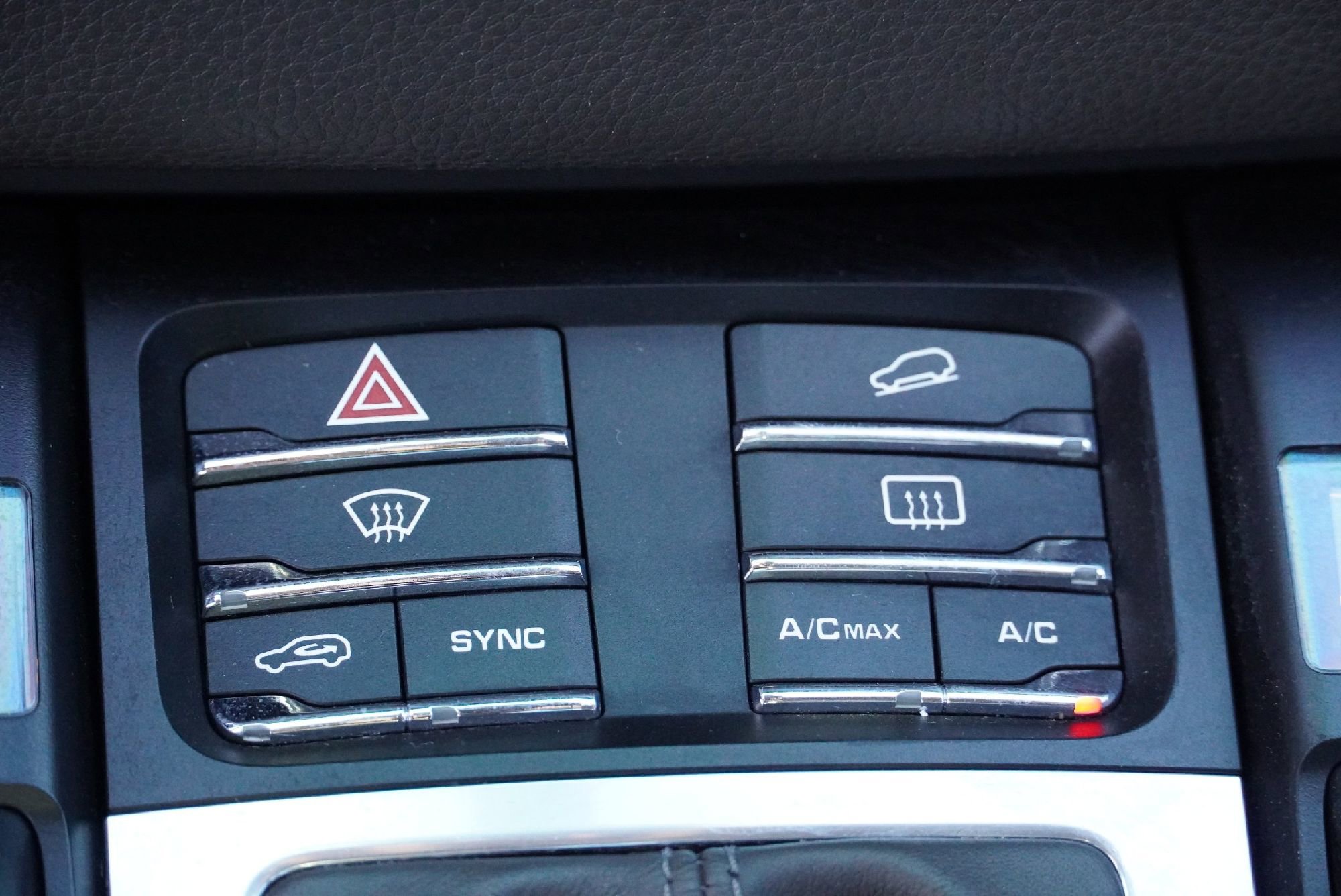 Used 2018 Porsche Macan Turbo image 14