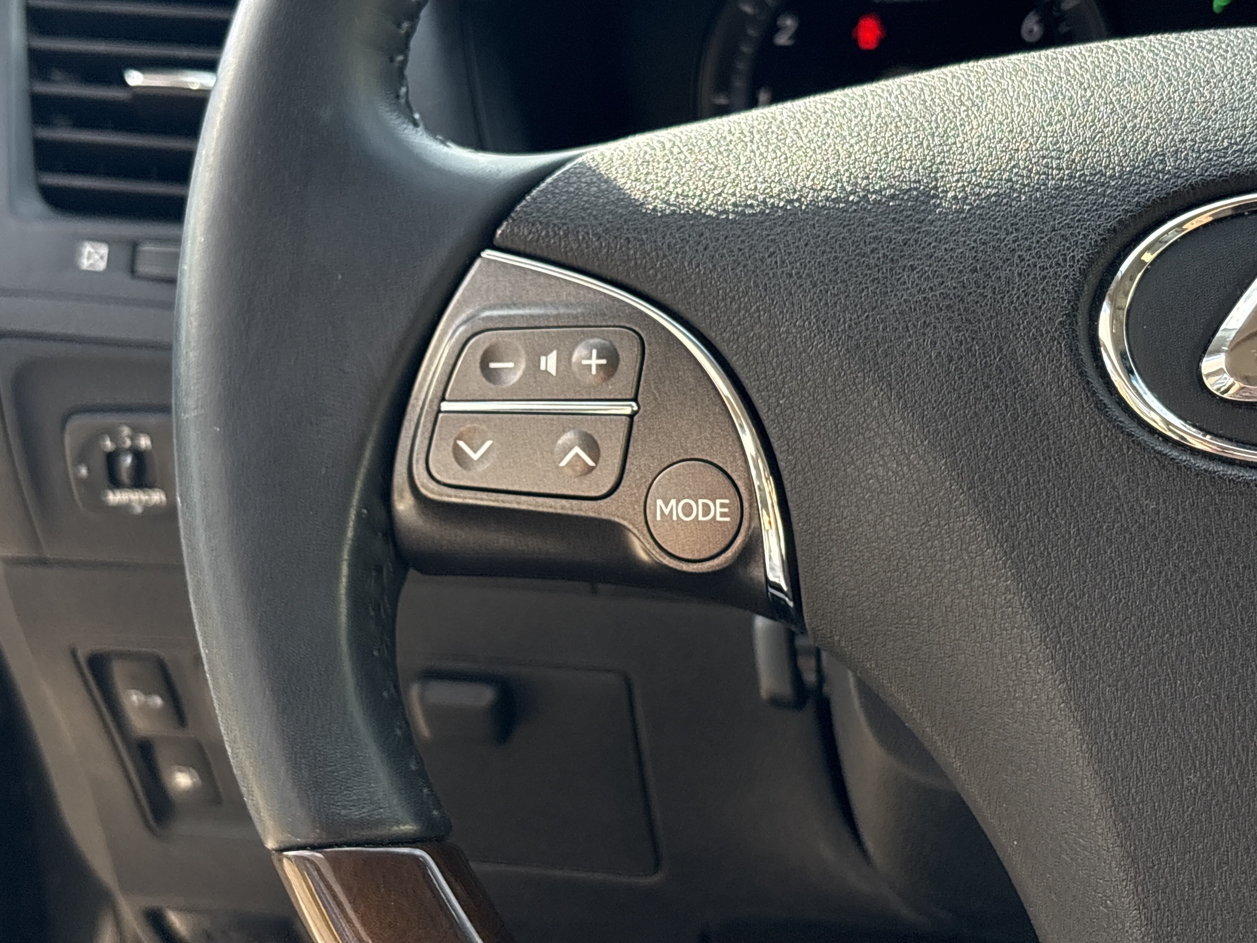 Used 2011 Lexus ES 350 w/ Preferred Accessory Package FWD image 19