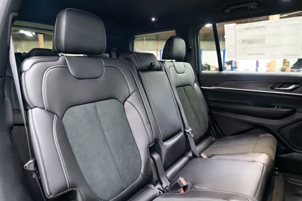 New 2026 Jeep Grand Cherokee L 4WD image 33