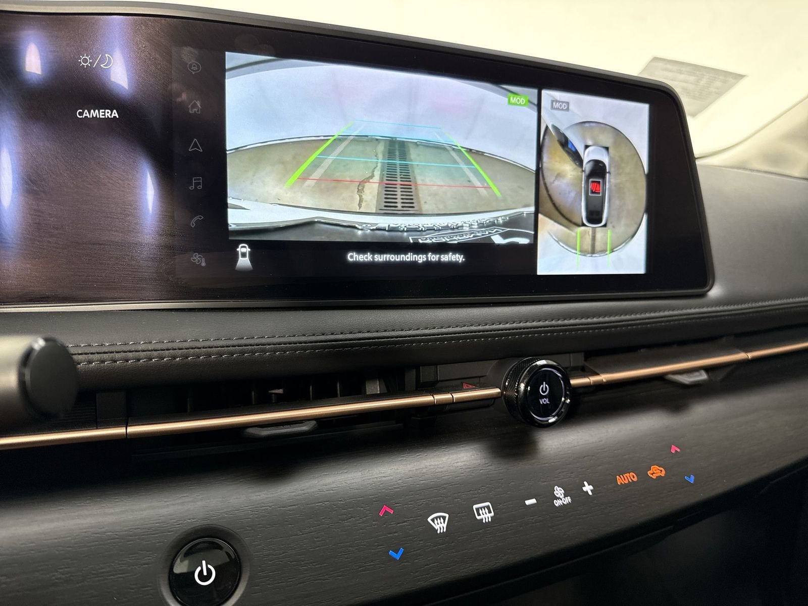 New 2025 Nissan Ariya AWD image 9