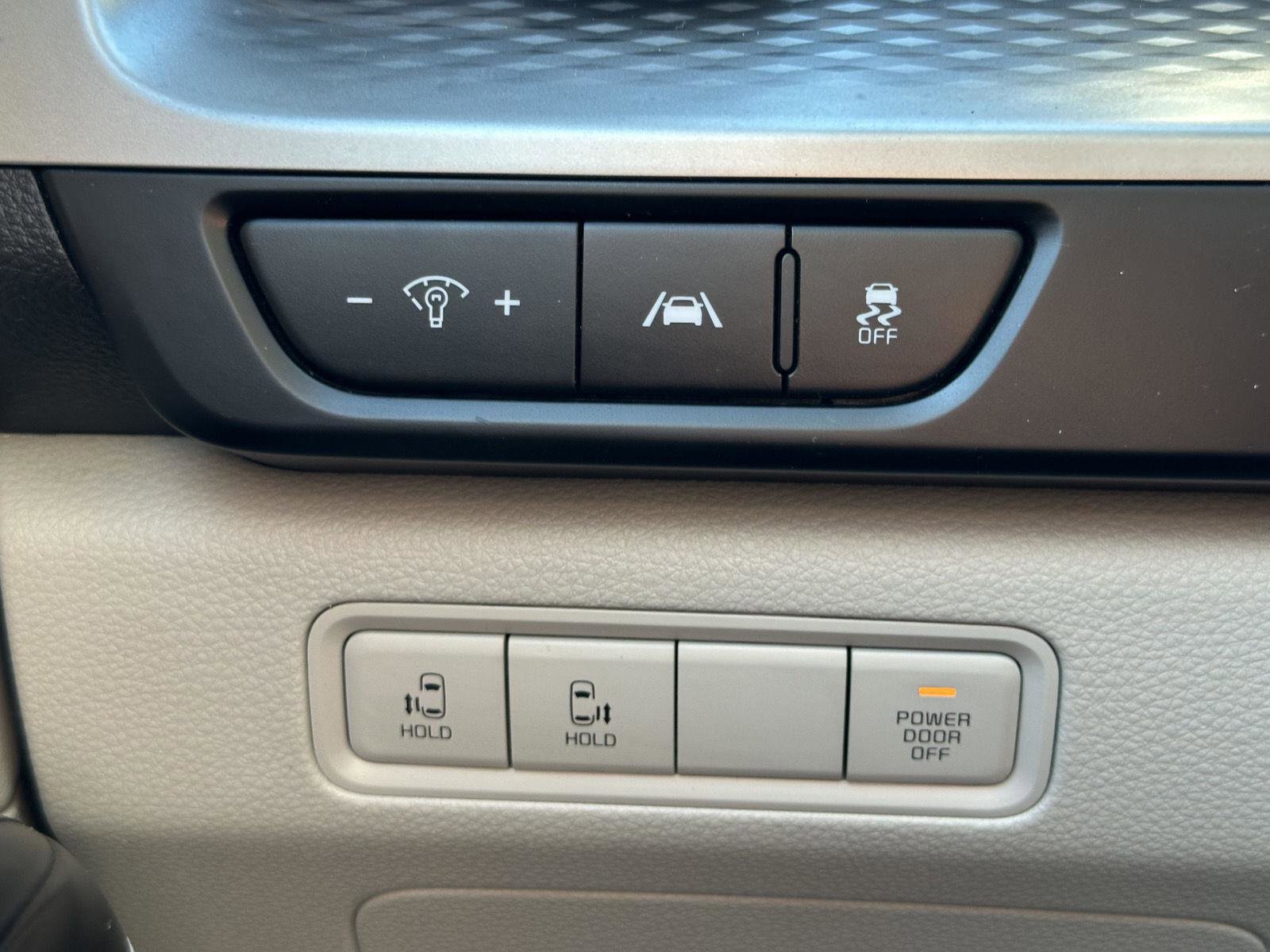 Used 2023 Kia Carnival LX w/ Paint Protection Package image 15