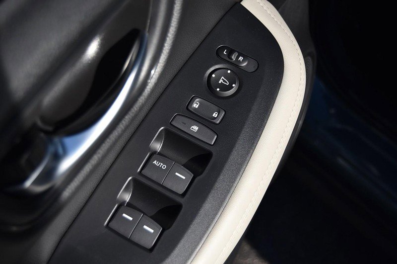 New 2026 Honda HR-V LX image 8