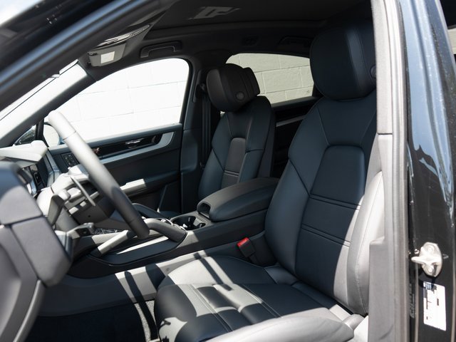 New 2025 Porsche Cayenne Coupe image 5