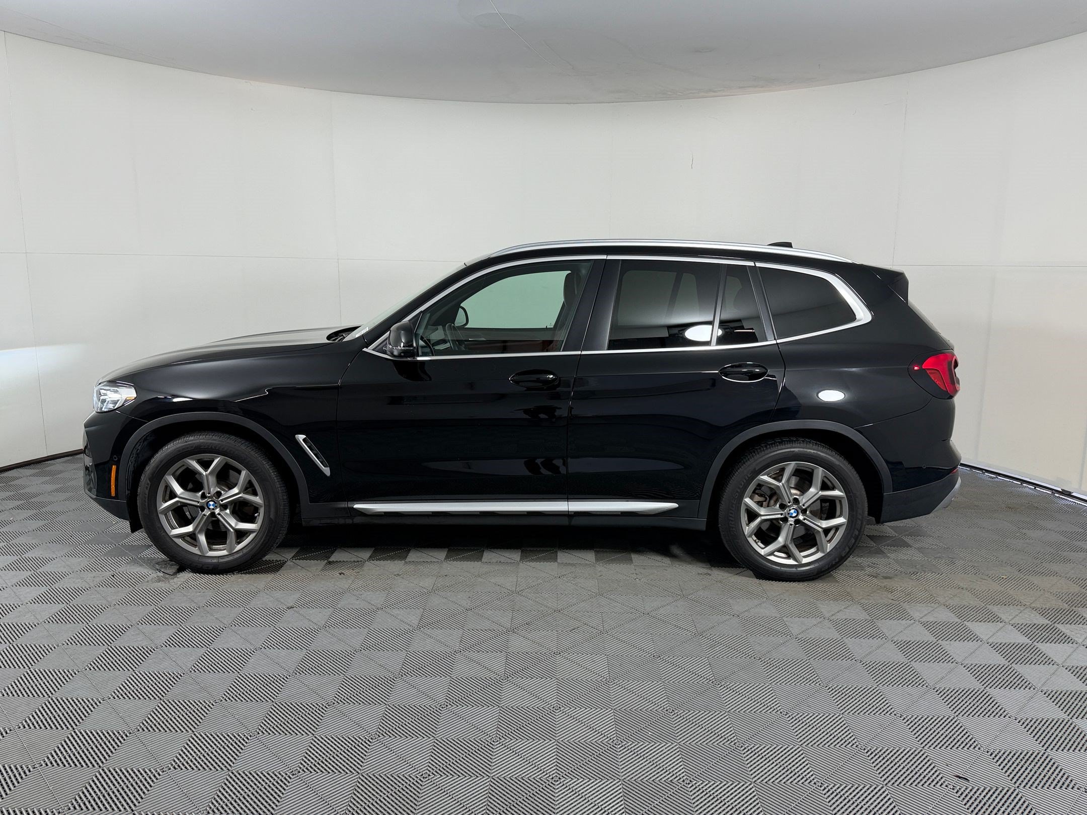 Used 2023 BMW X3 sDrive30i w/ Convenience Package RWD image 2