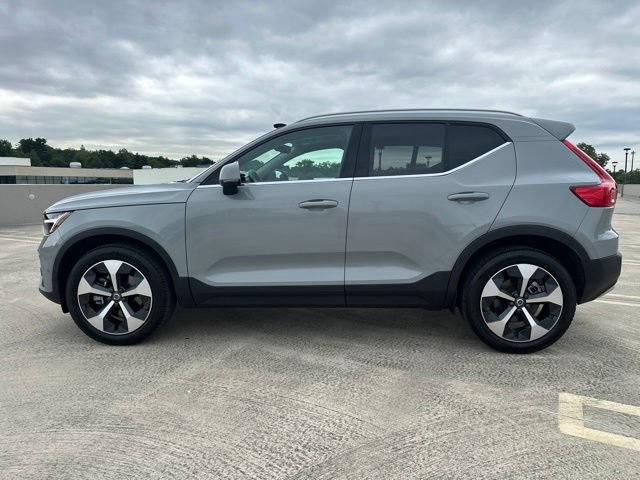 Certified 2025 Volvo XC40 B5 Plus AWD/4WD image 4