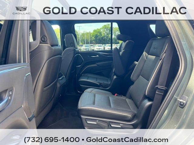 Used 2023 Cadillac Escalade Premium Luxury AWD/4WD image 18