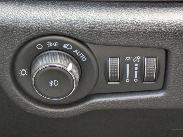 New 2026 Chrysler Pacifica Select FWD image 25