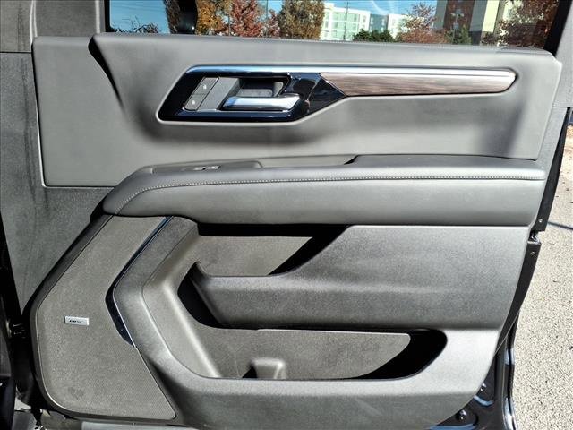 Used 2025 Chevrolet Tahoe Z71 w/ Comfort Package image 21