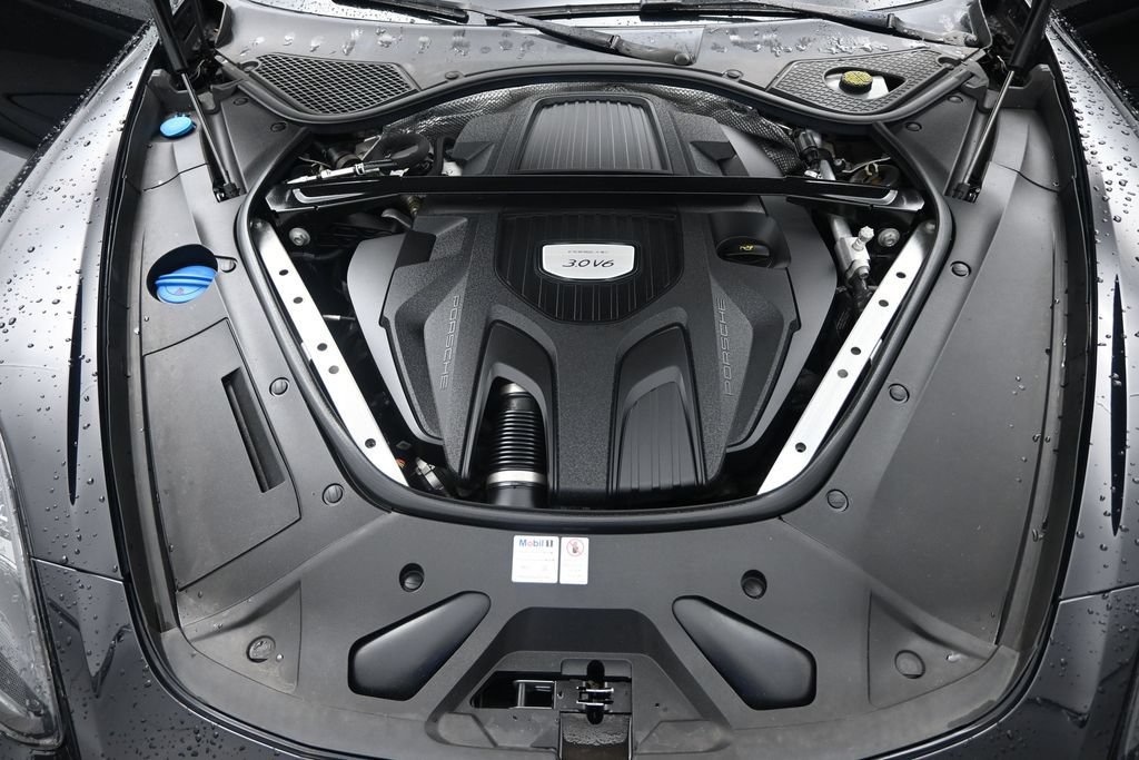 Used 2019 Porsche Panamera 4 AWD/4WD image 35