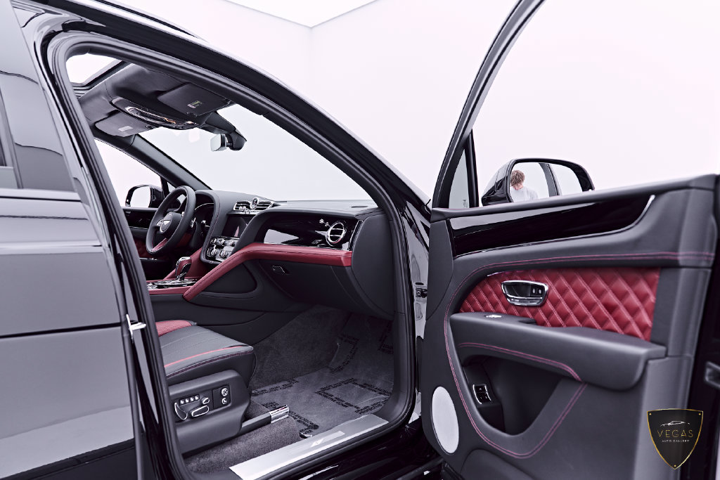 Used 2024 Bentley Bentayga AWD/4WD image 31