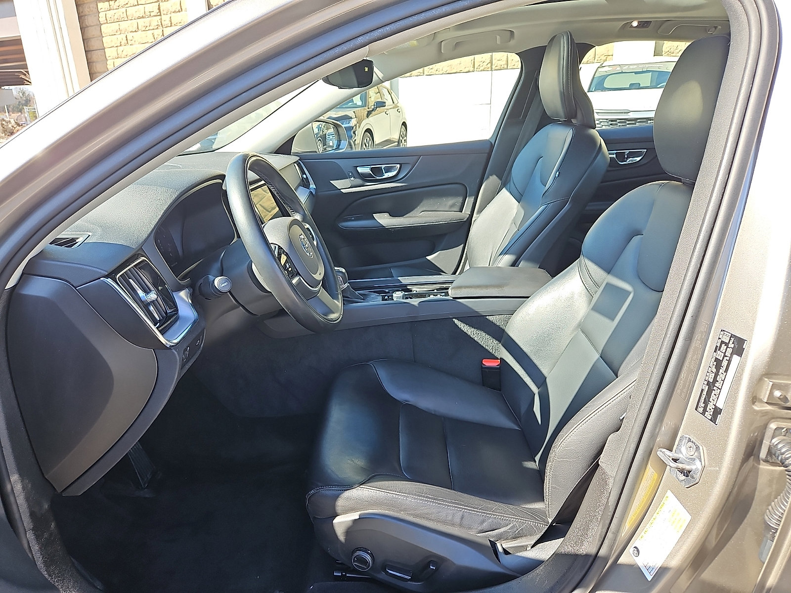 Used 2020 Volvo S60 T6 Momentum w/ Protection Package image 14