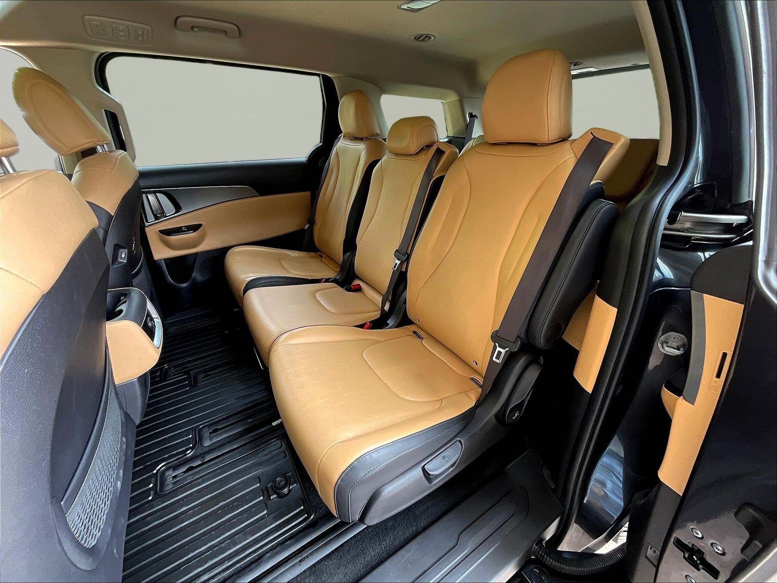 Used 2023 Kia Carnival LX FWD image 21