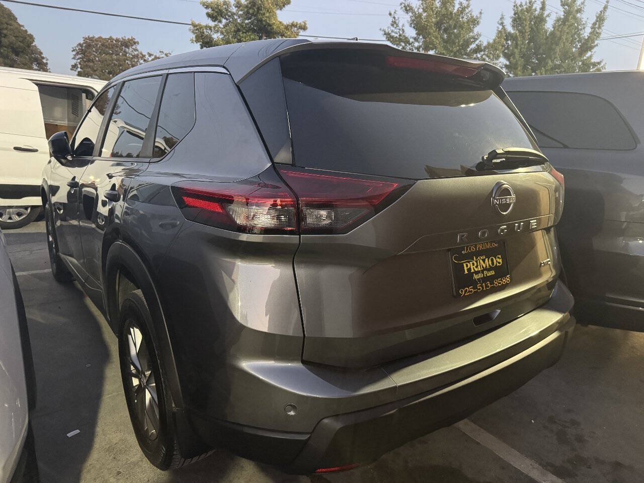 Used 2024 Nissan Rogue S AWD/4WD image 2
