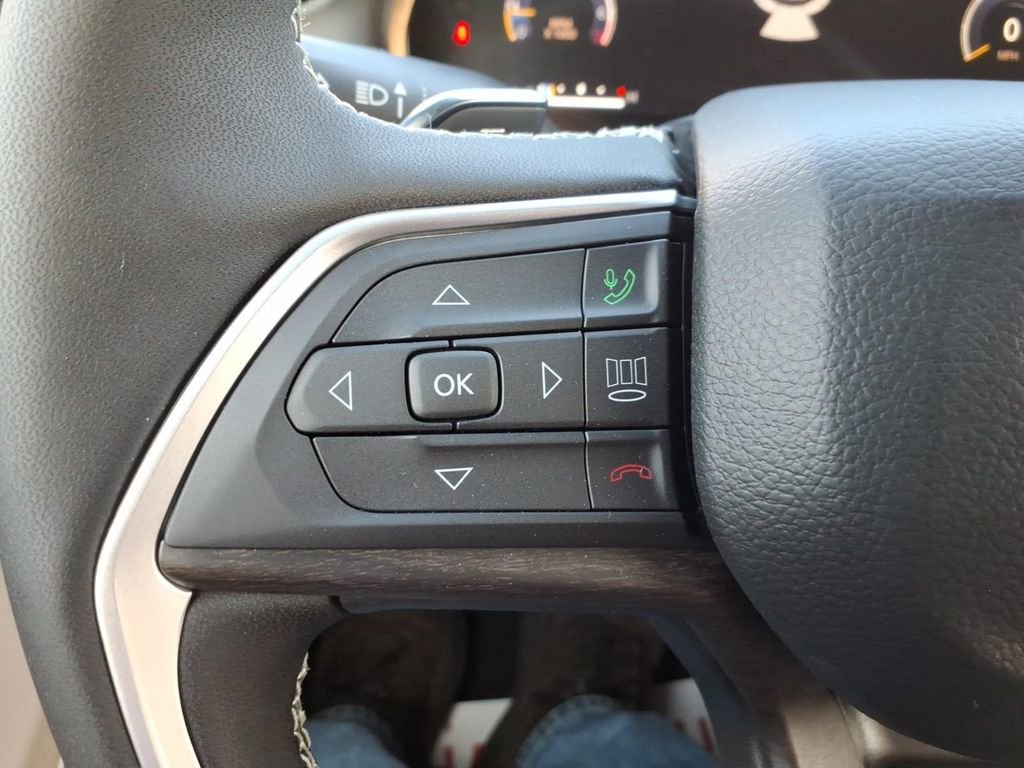 New 2026 Jeep Grand Cherokee L Limited w/ Luxury Tech Group II image 21