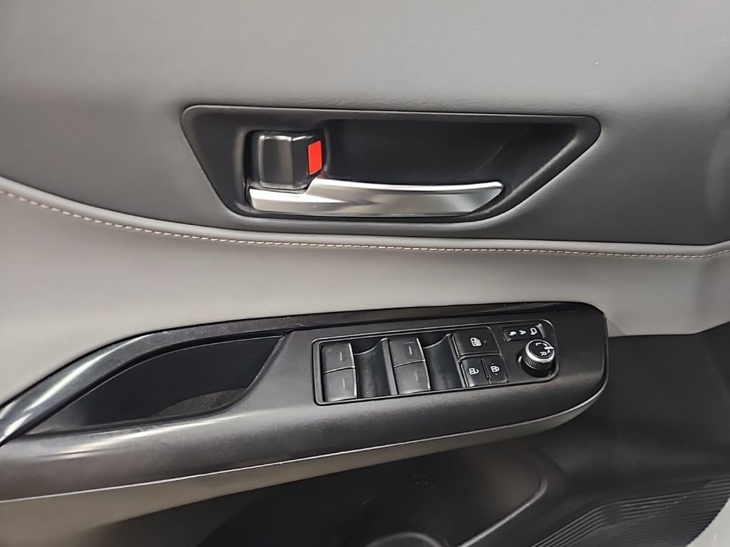 Used 2023 Toyota Venza LE image 14