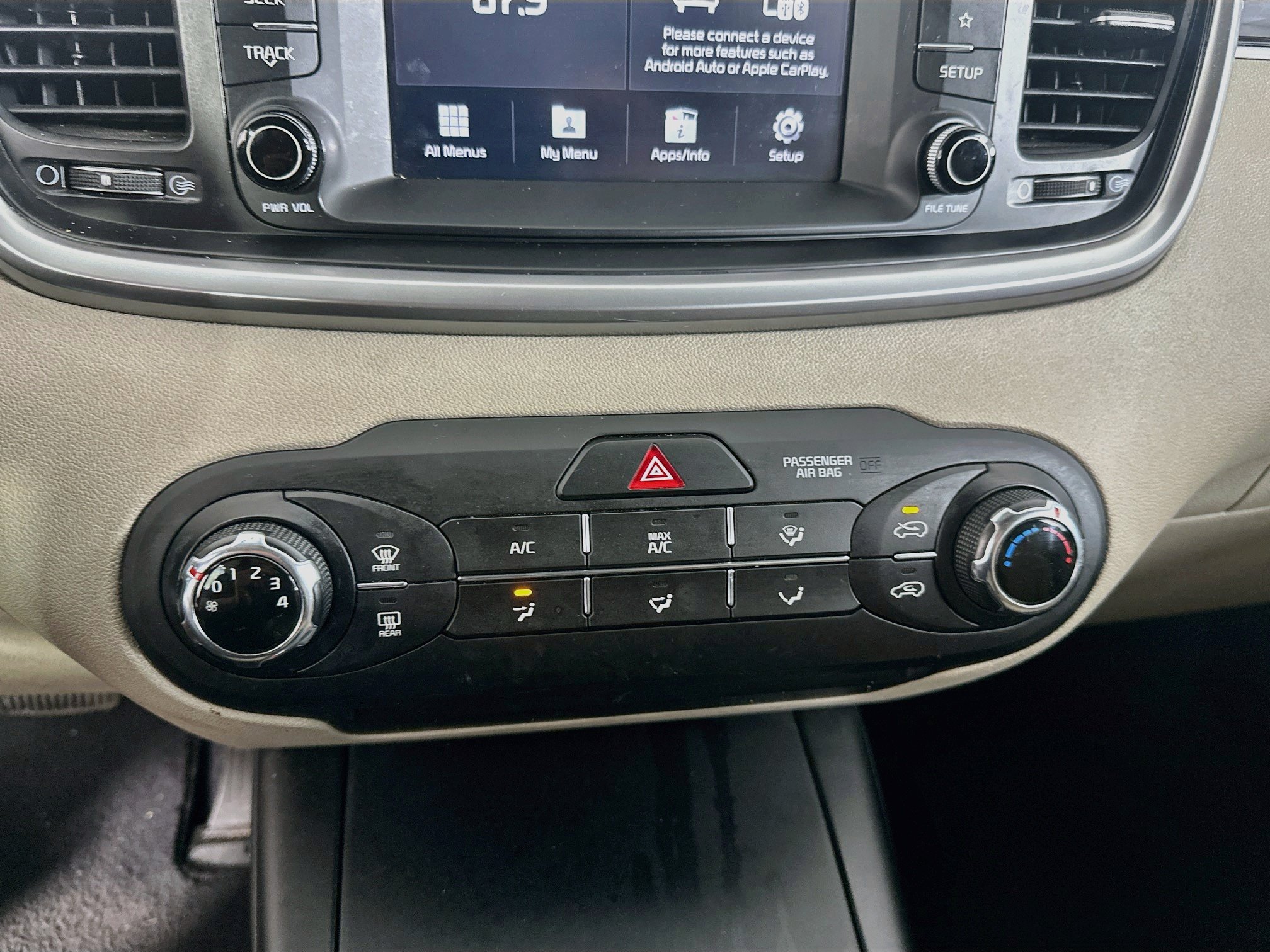 Used 2020 Kia Sorento LX FWD image 23