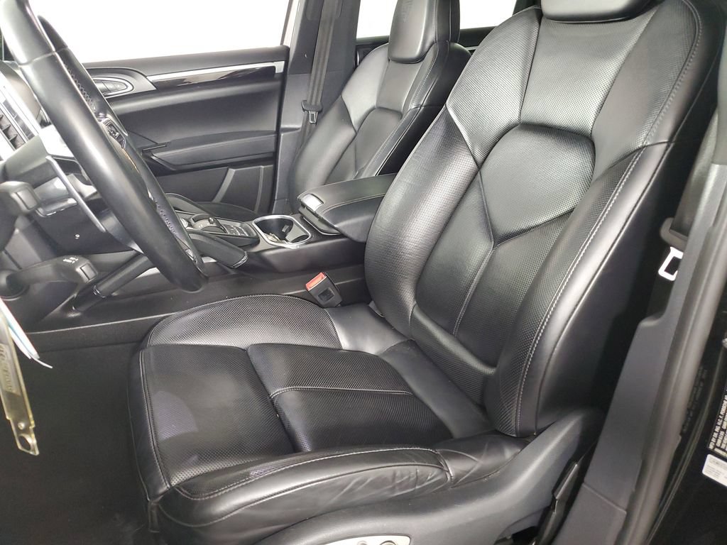 Used 2018 Porsche Cayenne Platinum Edition w/ Premium Package AWD/4WD image 12