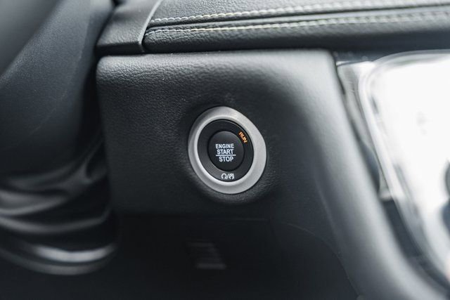 Used 2025 Chrysler Pacifica Limited image 31