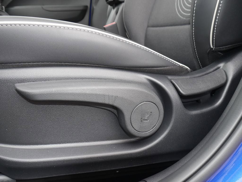 Used 2025 Hyundai Venue Limited FWD image 30