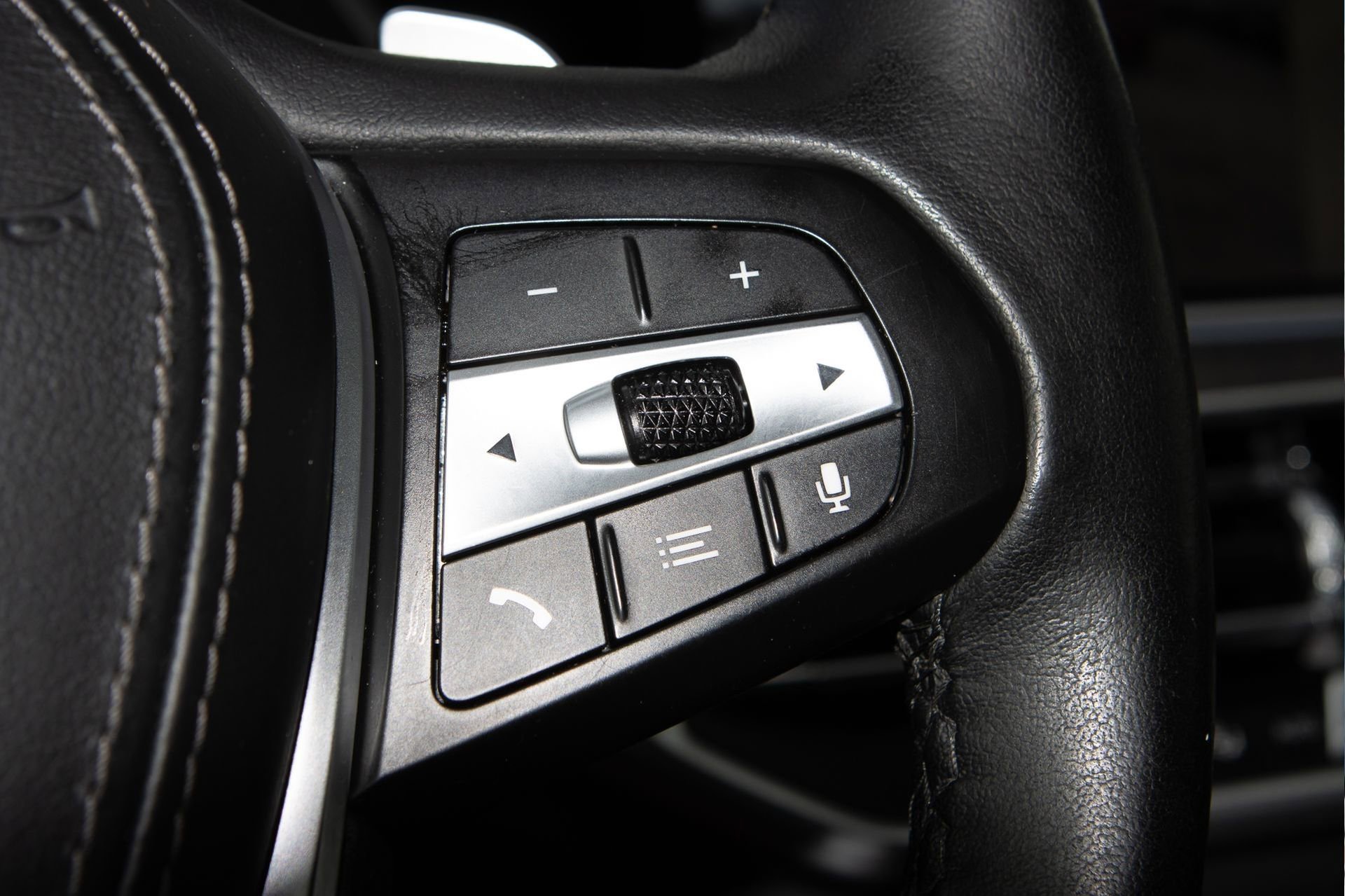 Used 2022 BMW X5 sDrive40i w/ Premium Package image 29