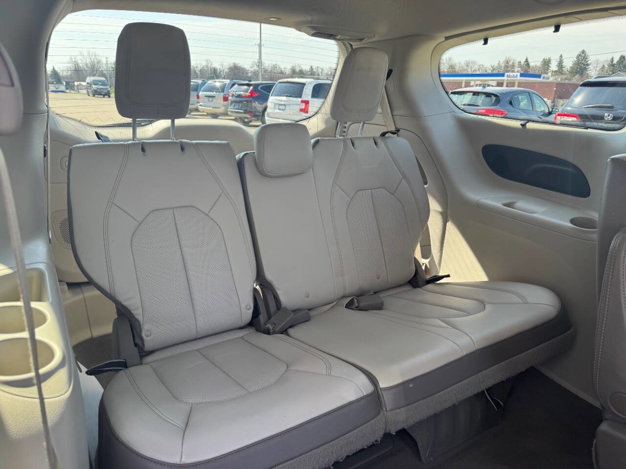 Used 2017 Chrysler Pacifica Touring-L Plus w/ Tire & Wheel Group image 26