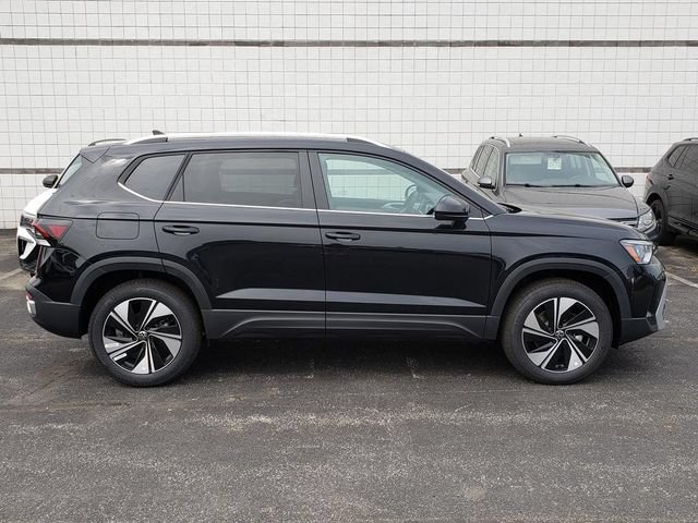New 2026 Volkswagen Taos SE AWD/4WD image 2