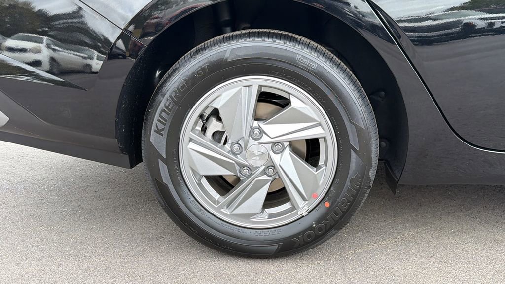 New 2026 Hyundai Elantra SE image 17