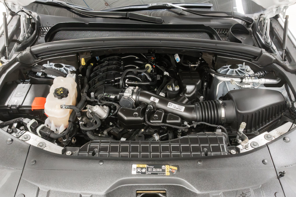 Used 2024 Jeep Grand Cherokee Altitude AWD/4WD image 3