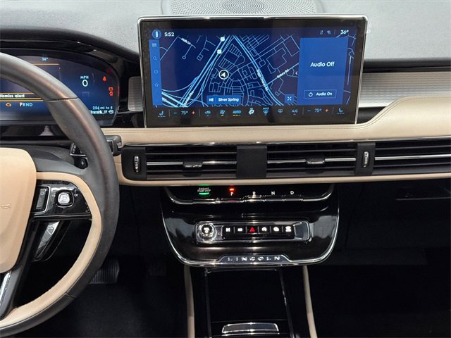 Used 2025 Lincoln Corsair AWD image 20