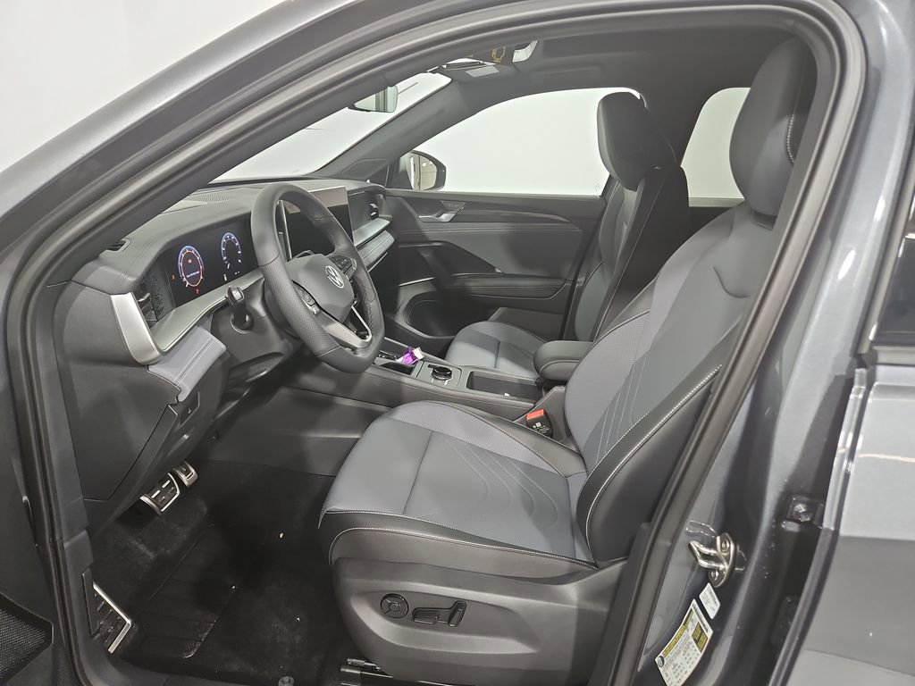 New 2026 Volkswagen Tiguan SE R-Line image 9