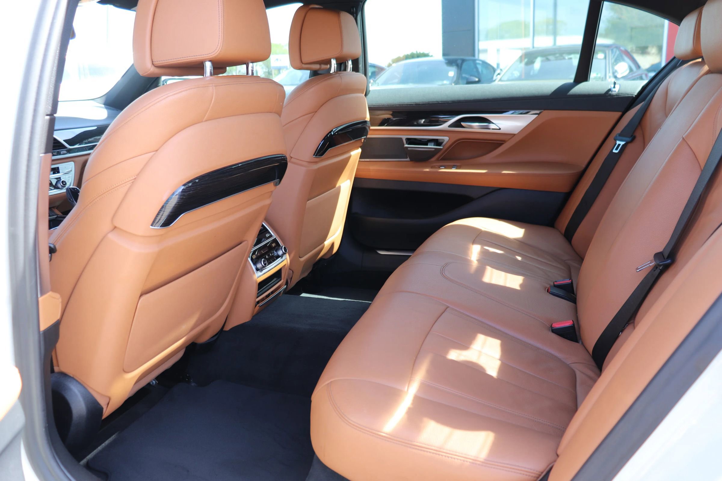 Used 2019 BMW 740i w/ M Sport Package RWD image 9