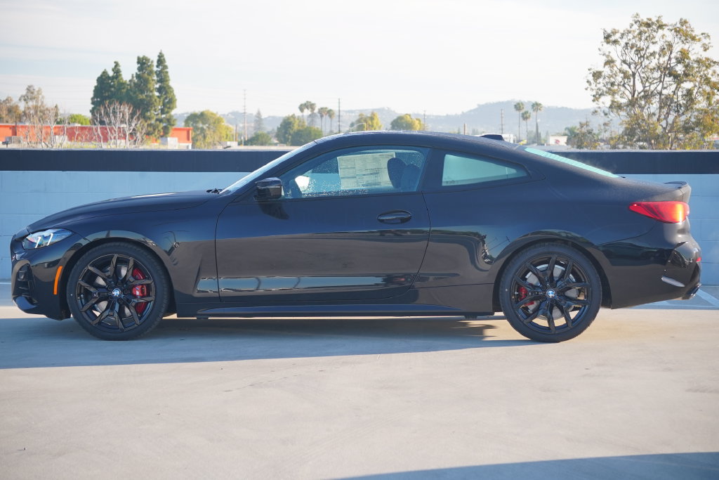 Used 2026 BMW M440i Coupe w/ Premium Package RWD image 4