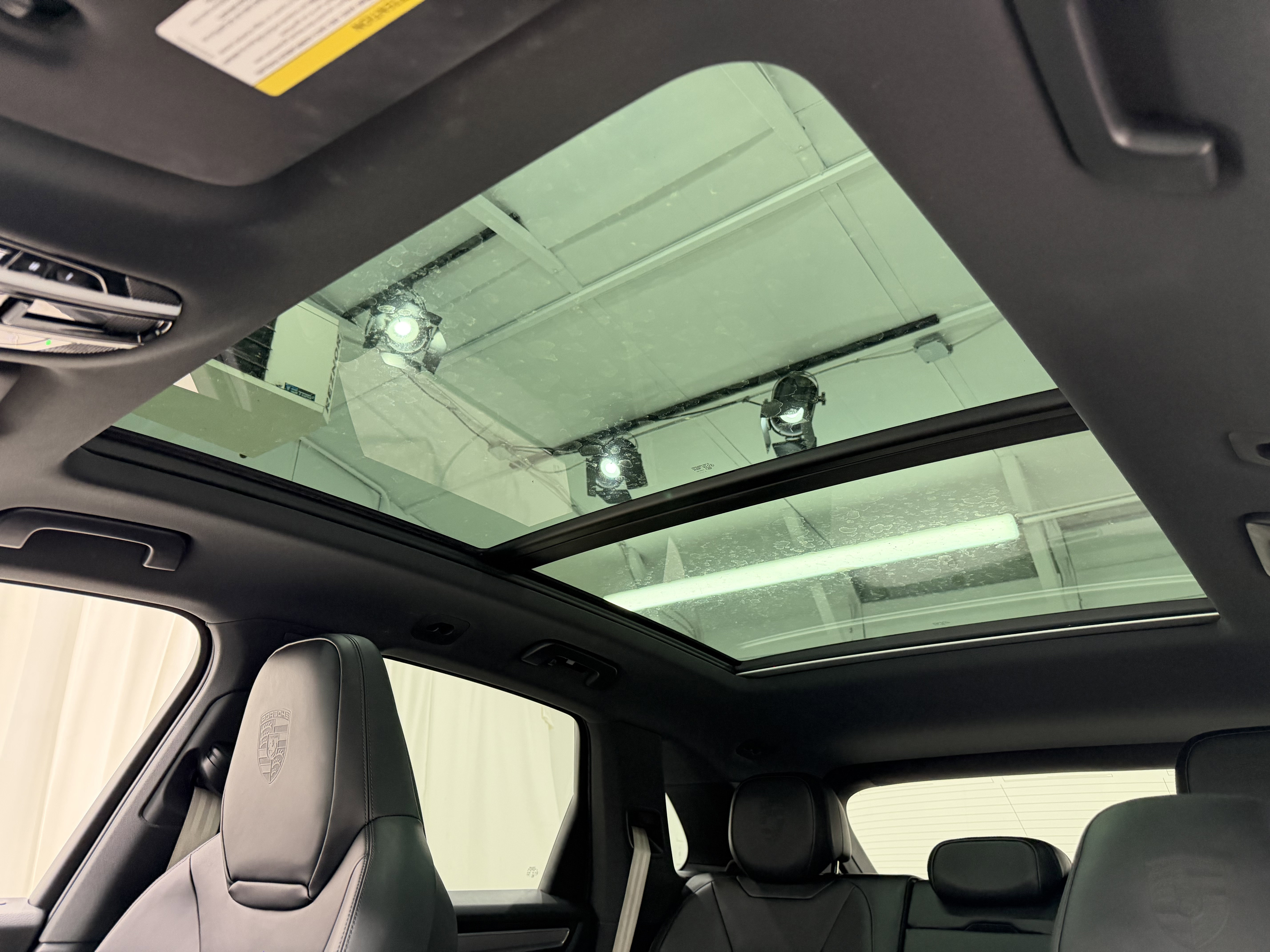 Certified 2023 Porsche Cayenne Platinum Edition image 37