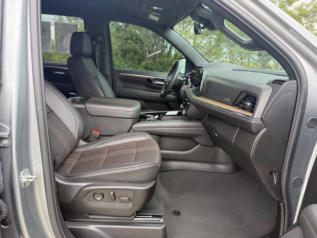 Used 2025 Chevrolet Tahoe High Country AWD/4WD image 21