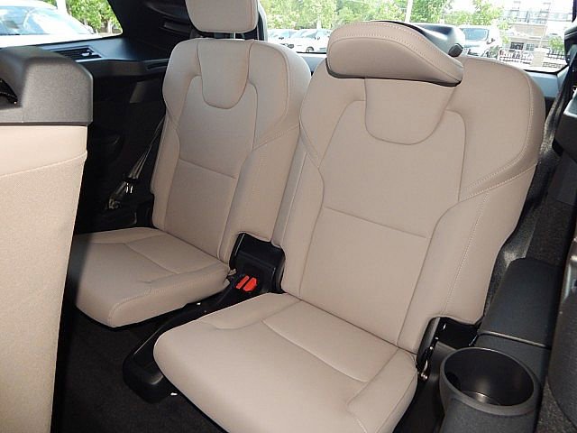 Certified 2025 Volvo XC90 T8 Plus w/ Protection Package Premier image 13