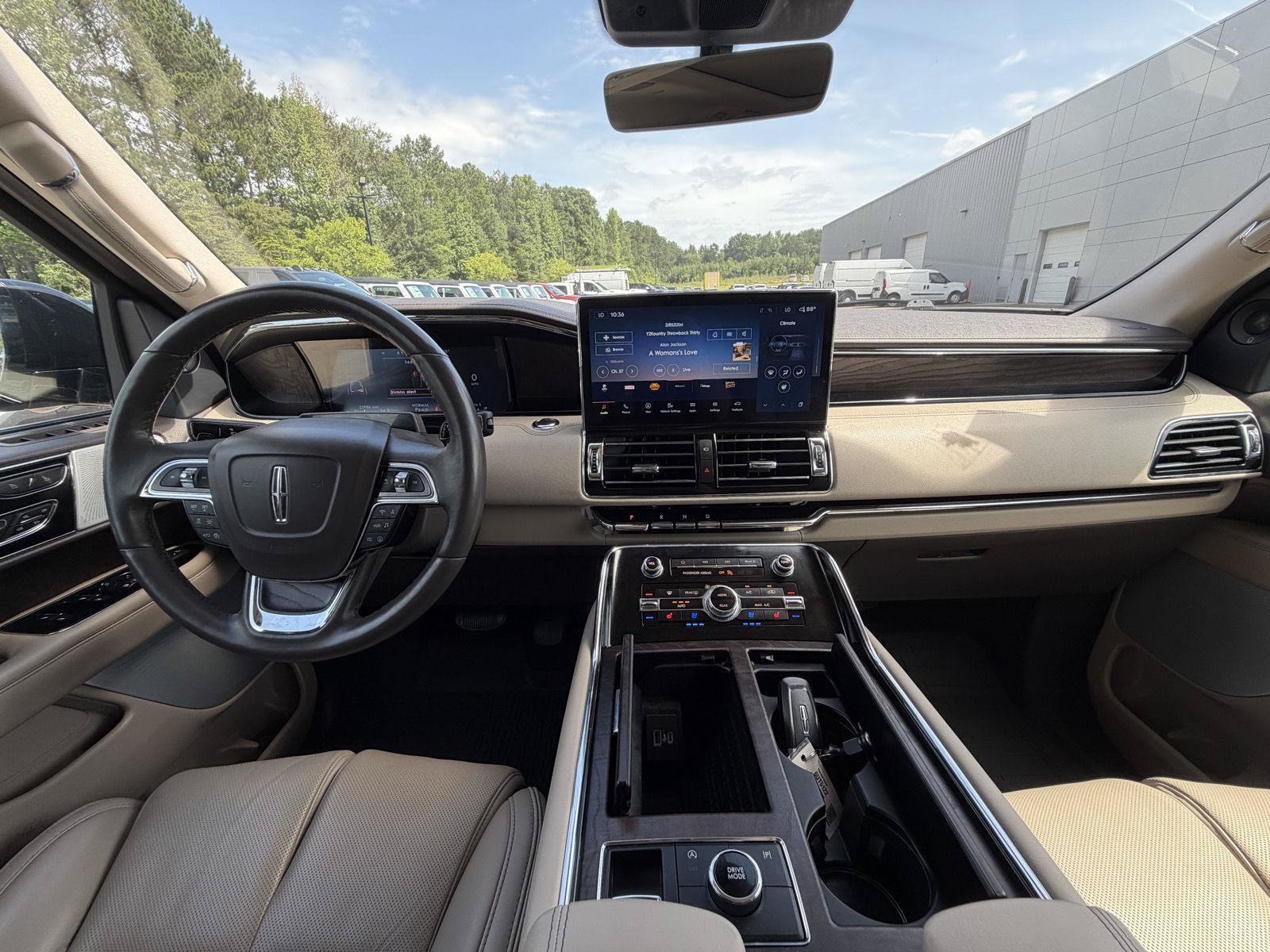 Used 2024 Lincoln Navigator L Reserve AWD/4WD image 7