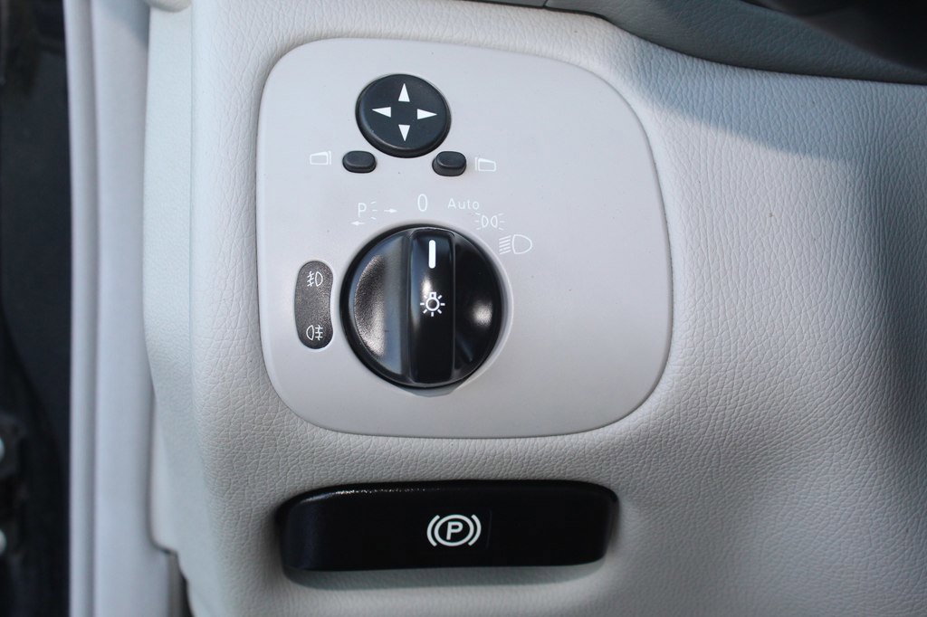 Used 2005 Mercedes-Benz C 320 Sedan image 11