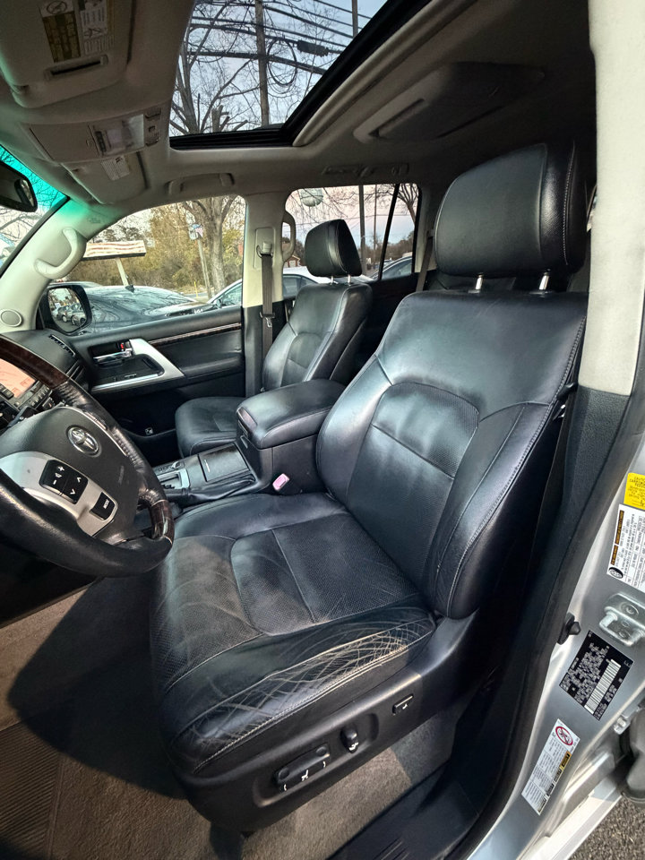Used 2013 Toyota Land Cruiser image 12
