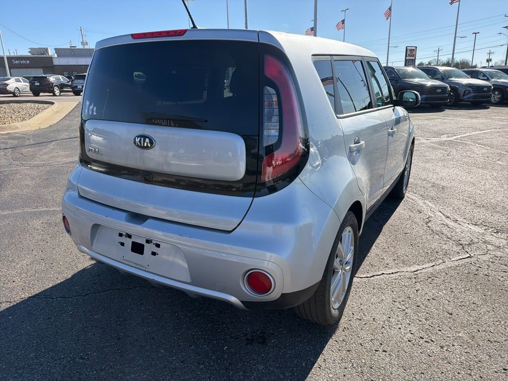 Used 2018 Kia Soul + image 7