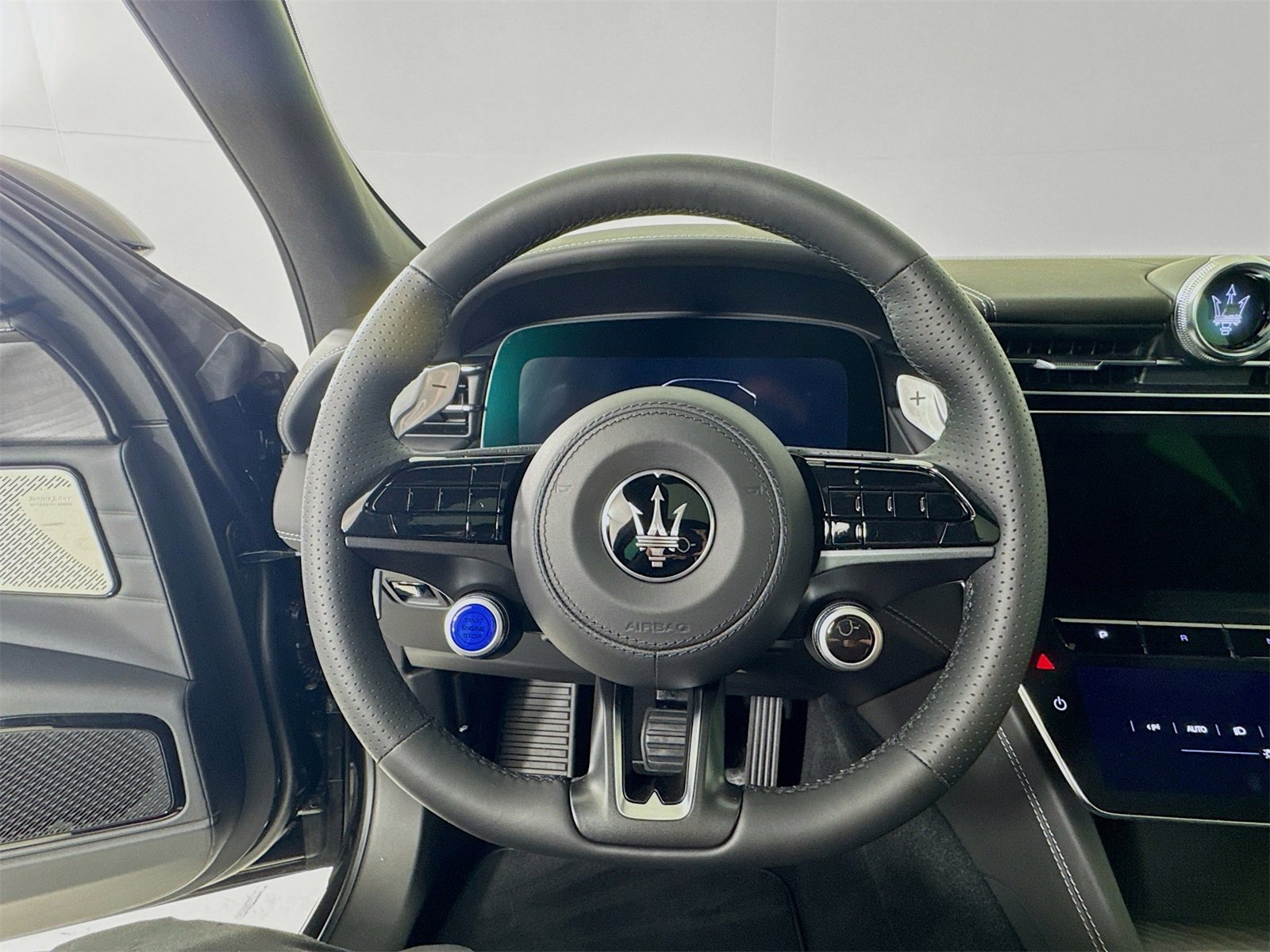 New 2025 Maserati Grecale GT image 12